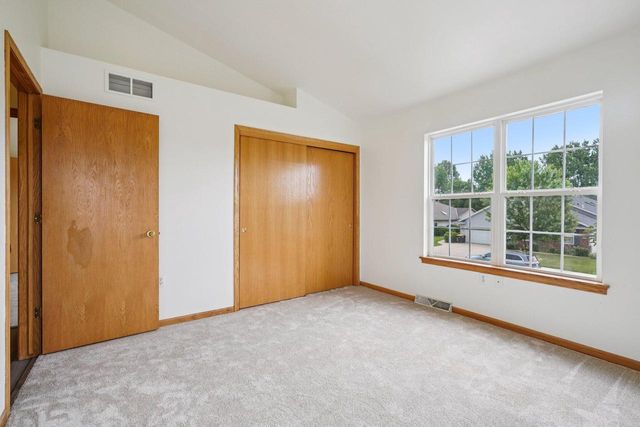 2204 Patrick LANE, Waukesha, WI 53188