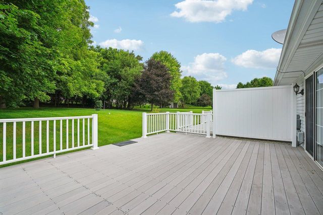 2204 Patrick LANE, Waukesha, WI 53188