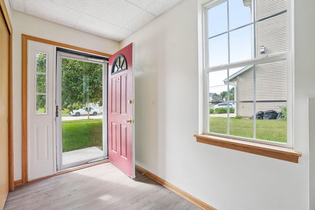 2204 Patrick LANE, Waukesha, WI 53188