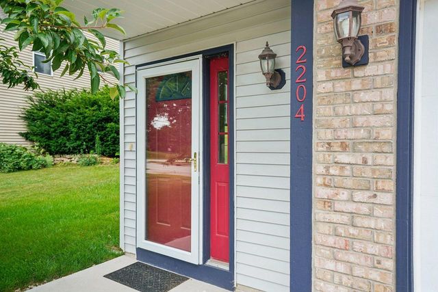 2204 Patrick LANE, Waukesha, WI 53188
