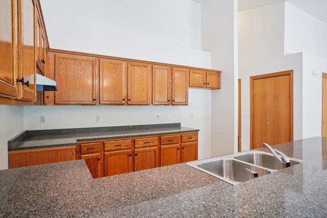 2204 Patrick LANE, Waukesha, WI 53188