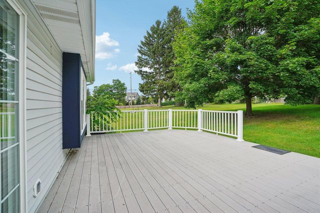 2204 Patrick LANE, Waukesha, WI 53188