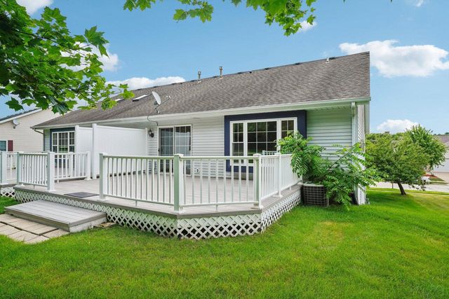 2204 Patrick LANE, Waukesha, WI 53188