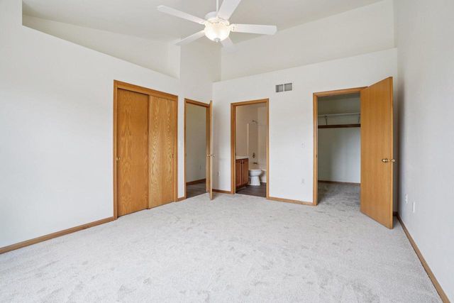 2204 Patrick LANE, Waukesha, WI 53188