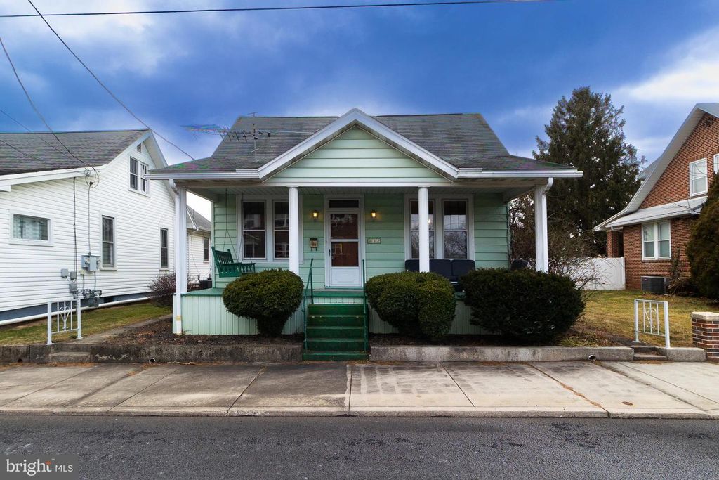 232 HENDERSON ST, Carlisle, PA 17013
