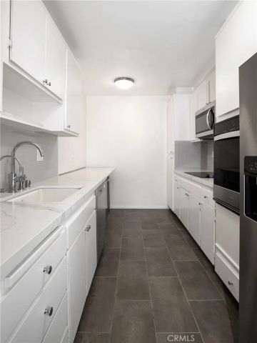 927 N Kings Road 118, West Hollywood, CA 90069