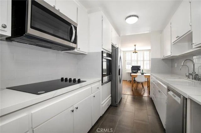 927 N Kings Road 118, West Hollywood, CA 90069