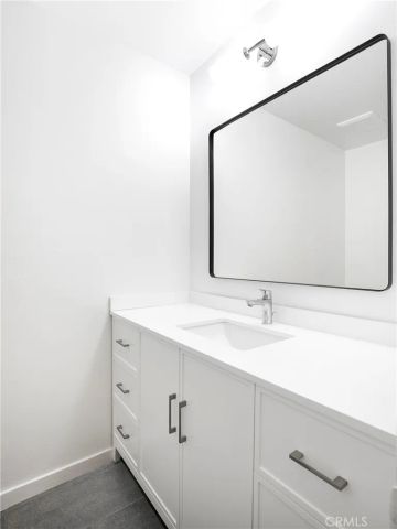 927 N Kings Road 118, West Hollywood, CA 90069