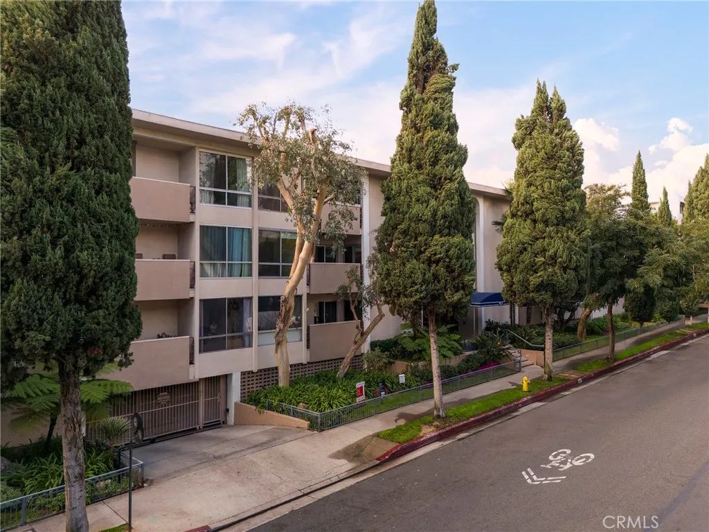 927 N Kings Road 118, West Hollywood, CA 90069