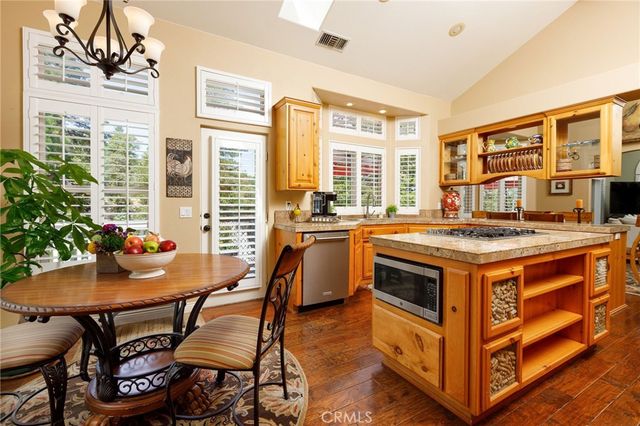 28575 Manitoba Drive, Lake Arrowhead, CA 92352