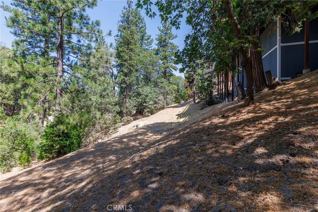 28575 Manitoba Drive, Lake Arrowhead, CA 92352