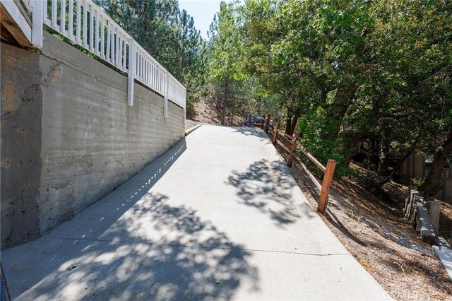 28575 Manitoba Drive, Lake Arrowhead, CA 92352