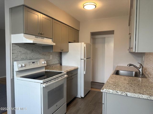 61 Stonehurst Boulevard F, Freehold, NJ 07728