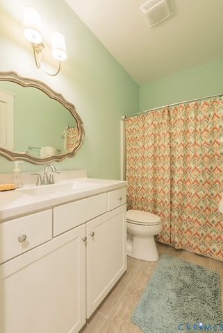 4533 Thorncroft Dr, Glen Allen, VA 23060