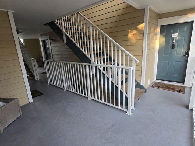 4115 CHATHAM OAK COURT 218, Tampa, FL 33624