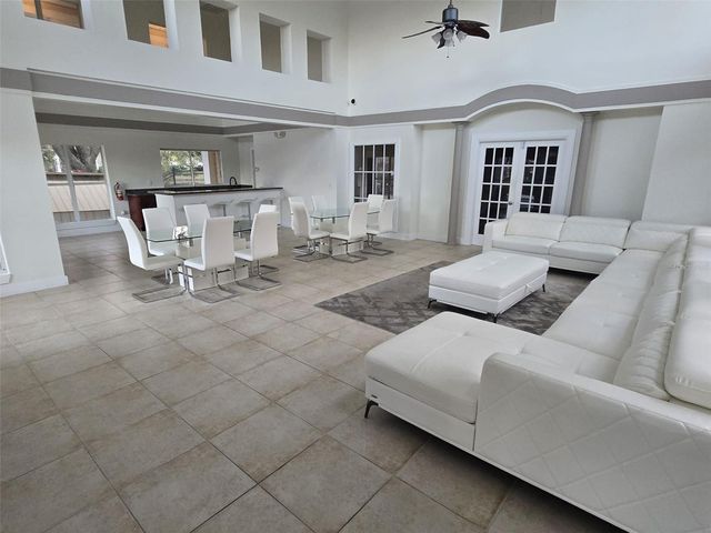 4115 CHATHAM OAK COURT 218, Tampa, FL 33624