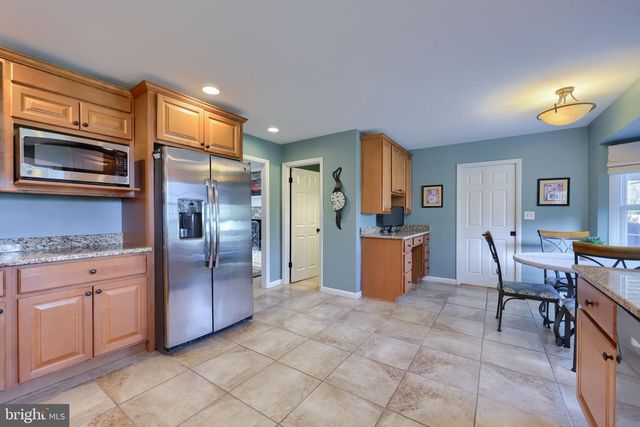 2245 SUTTON RD, York, PA 17403