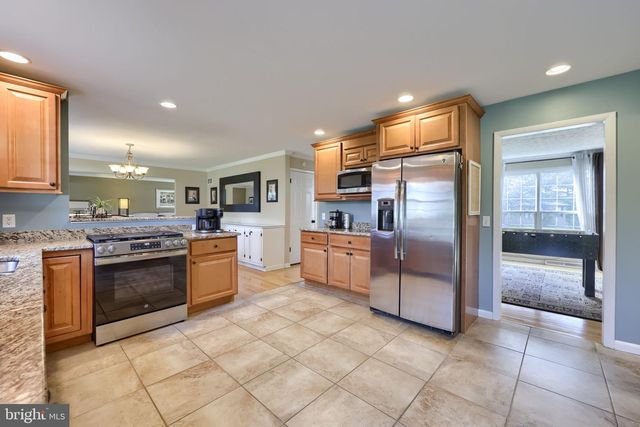 2245 SUTTON RD, York, PA 17403