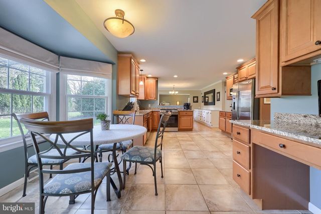 2245 SUTTON RD, York, PA 17403