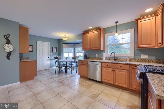 2245 SUTTON RD, York, PA 17403