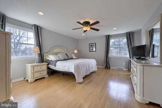 2245 SUTTON RD, York, PA 17403