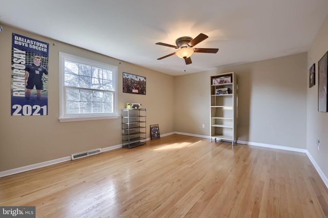 2245 SUTTON RD, York, PA 17403