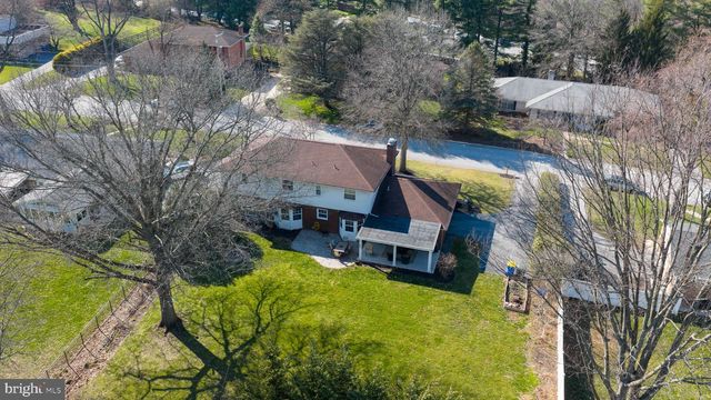 2245 SUTTON RD, York, PA 17403