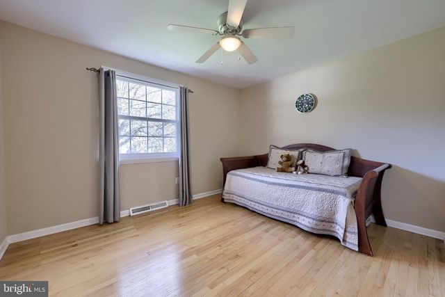 2245 SUTTON RD, York, PA 17403