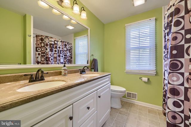 2245 SUTTON RD, York, PA 17403