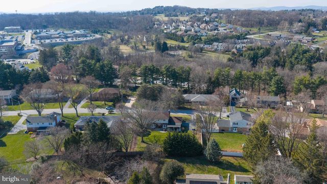 2245 SUTTON RD, York, PA 17403