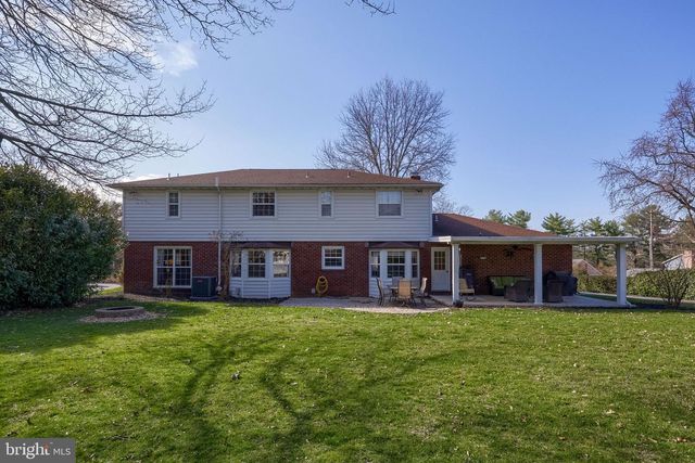 2245 SUTTON RD, York, PA 17403