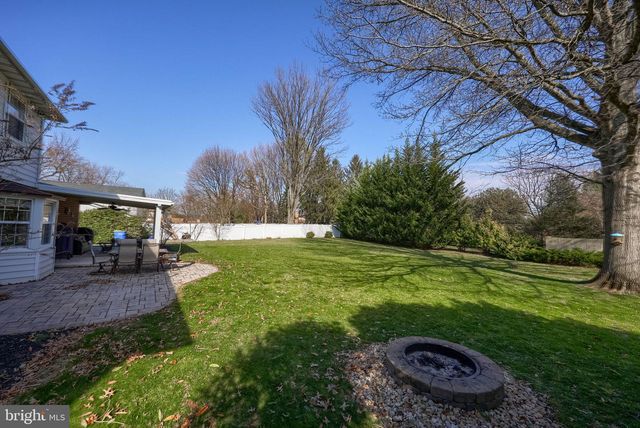 2245 SUTTON RD, York, PA 17403