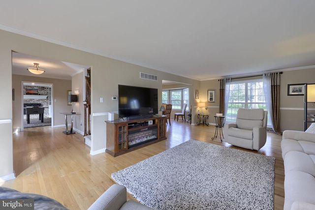 2245 SUTTON RD, York, PA 17403