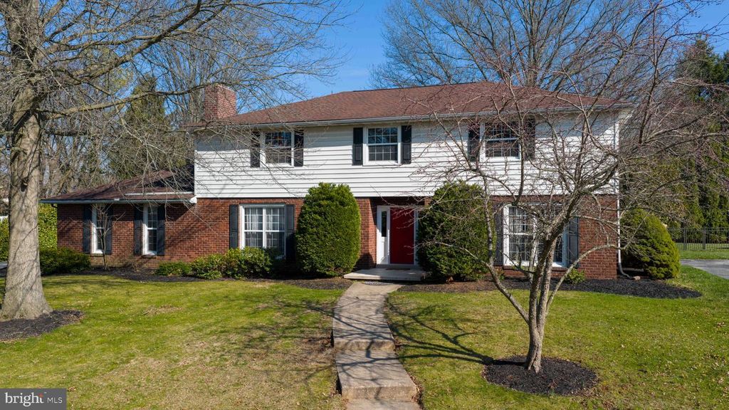 2245 SUTTON RD, York, PA 17403