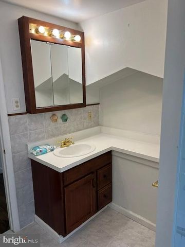 5 PURDUE DR, Delran, NJ 08075