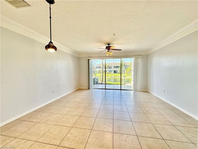1164 Oxford LN 29, Naples, FL 34105