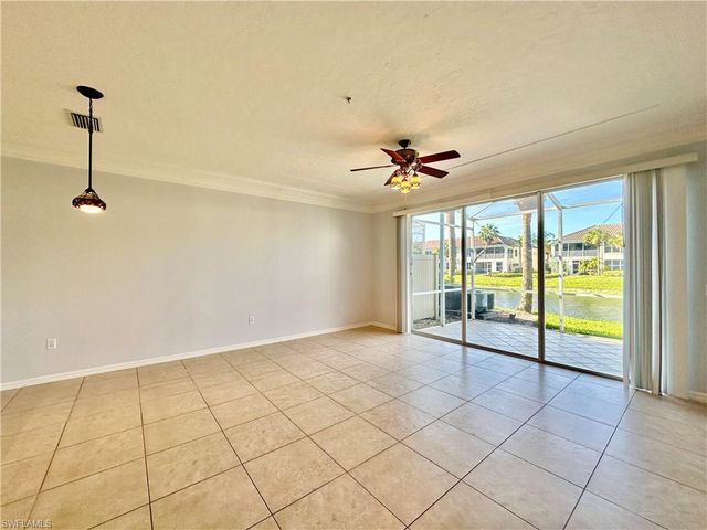 1164 Oxford LN 29, Naples, FL 34105