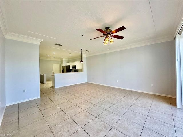 1164 Oxford LN 29, Naples, FL 34105