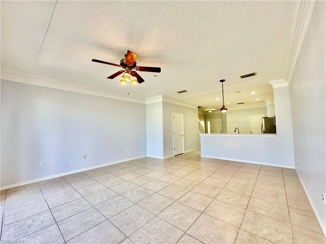 1164 Oxford LN 29, Naples, FL 34105