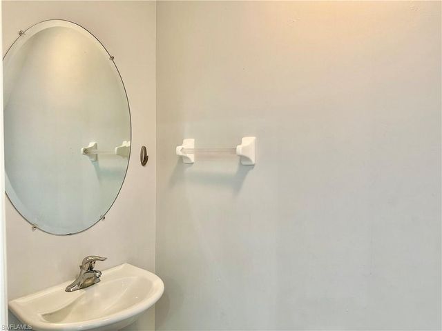 1164 Oxford LN 29, Naples, FL 34105