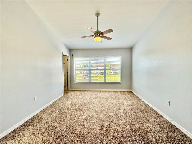 1164 Oxford LN 29, Naples, FL 34105