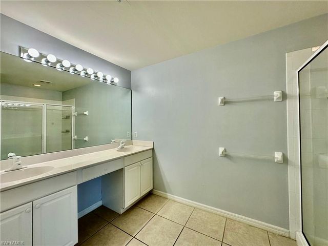 1164 Oxford LN 29, Naples, FL 34105