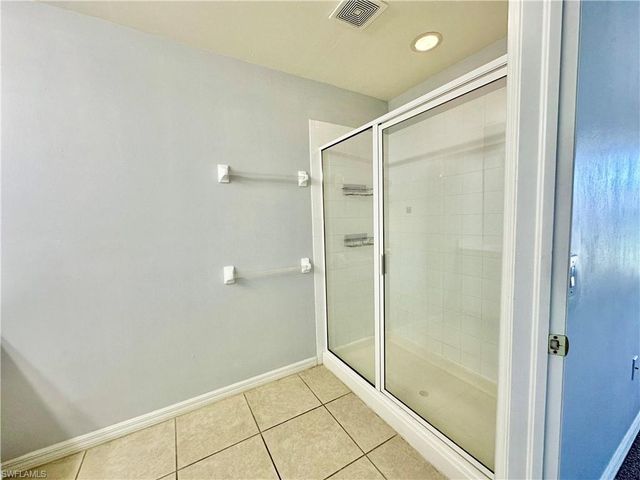 1164 Oxford LN 29, Naples, FL 34105