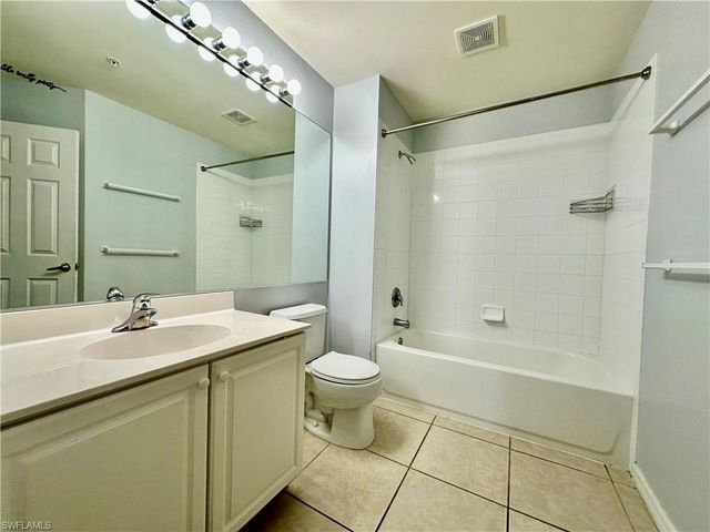 1164 Oxford LN 29, Naples, FL 34105