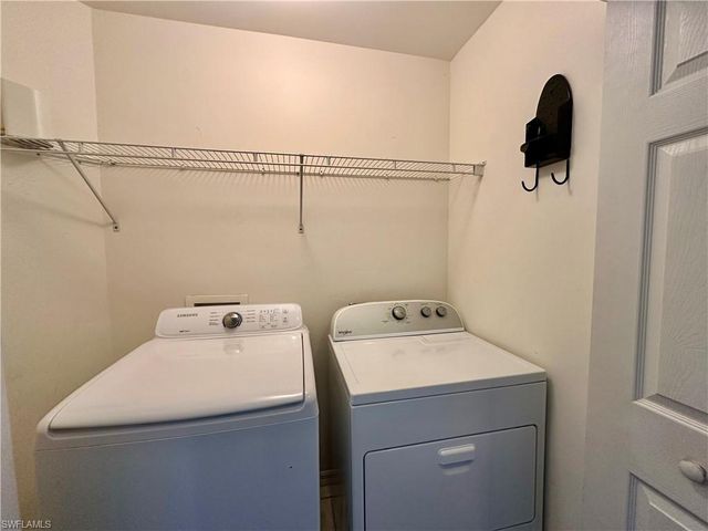 1164 Oxford LN 29, Naples, FL 34105
