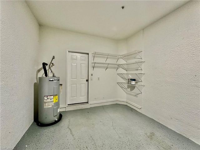 1164 Oxford LN 29, Naples, FL 34105