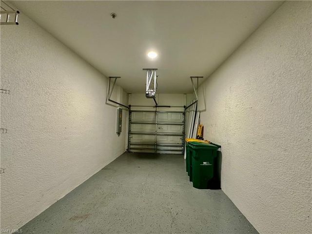 1164 Oxford LN 29, Naples, FL 34105
