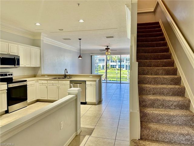 1164 Oxford LN 29, Naples, FL 34105
