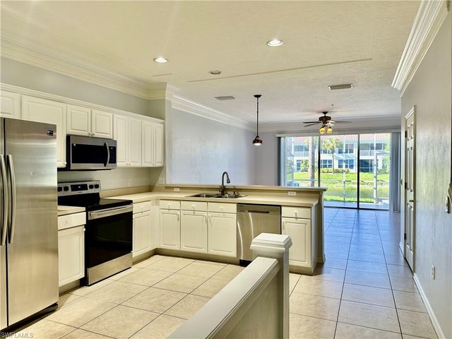 1164 Oxford LN 29, Naples, FL 34105