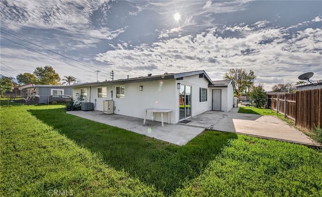 26960 26960 14Th st, Highland, CA 92346